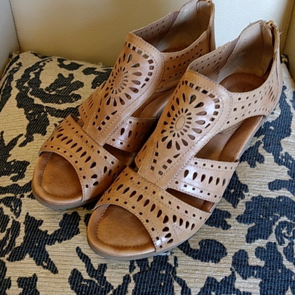 Women's Size 11 Tan Earth Wedges